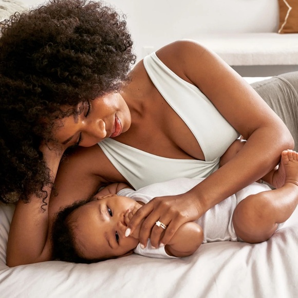 Beyond Yoga Spacedye Criss Crossover Maternity Nursing Bra in Cloud White - Picture 4 of 10